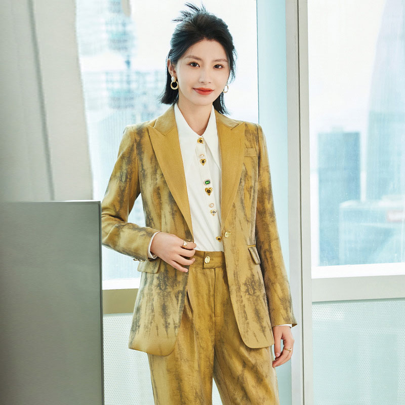 Frauen Golden Schwarz Formale  – Women Formal Wear With Black Blazer Bewertung und Preis