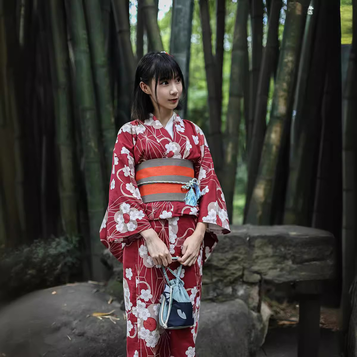 Roter japanischer Yukata-Kimon – Japanese Women Formal Wear Bewertung und Preis